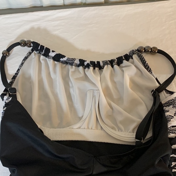 MagicSuit Lisa Black and White Graphic Print Swimsuit, 10 - Picture 7 of 9